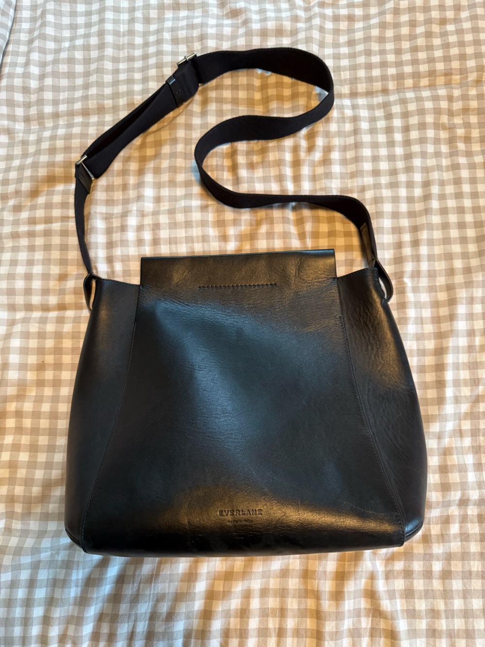 Everlane Black Leather Crossbody Bag - Classic Everyday Carry